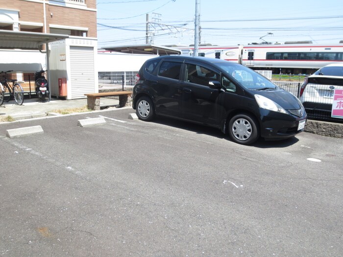 物件外観写真4　(駐車場)