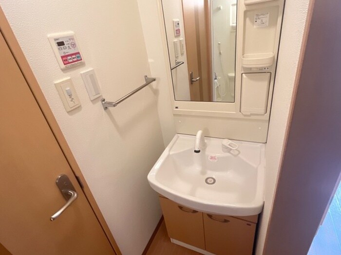 物件内観写真12　(洗面)