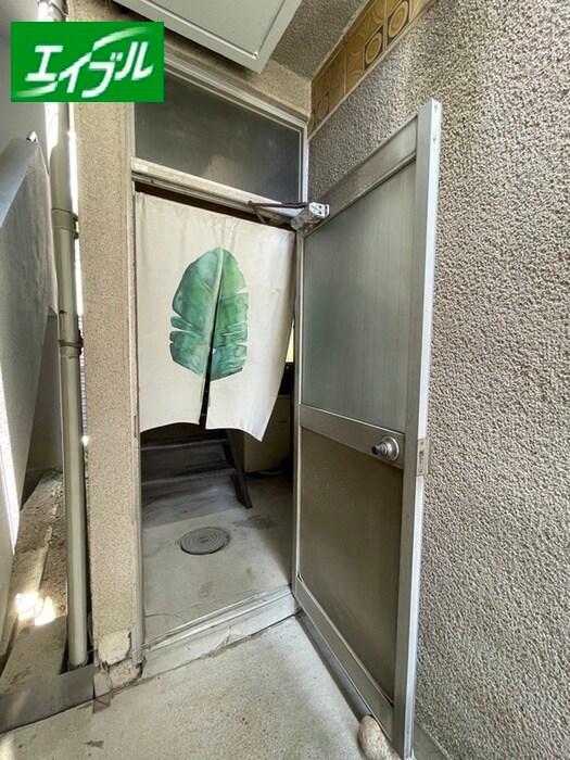 物件外観写真4　(エントランス部分)