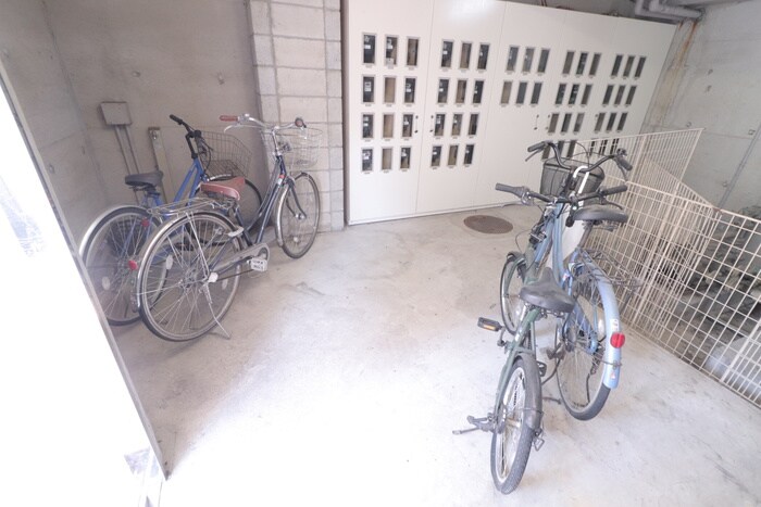 物件外観写真4　(駐輪場)