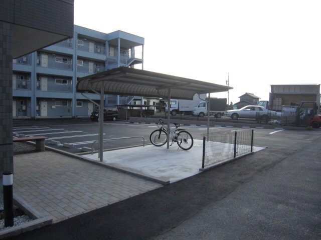 物件外観写真3　(駐輪場)