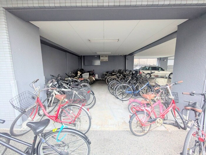 物件外観写真4　(駐輪場)