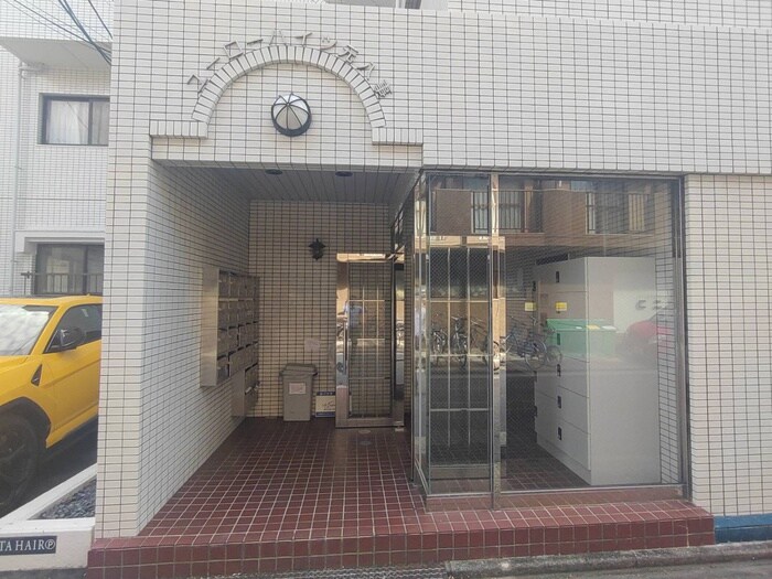 物件外観写真3　(エントランス部分)