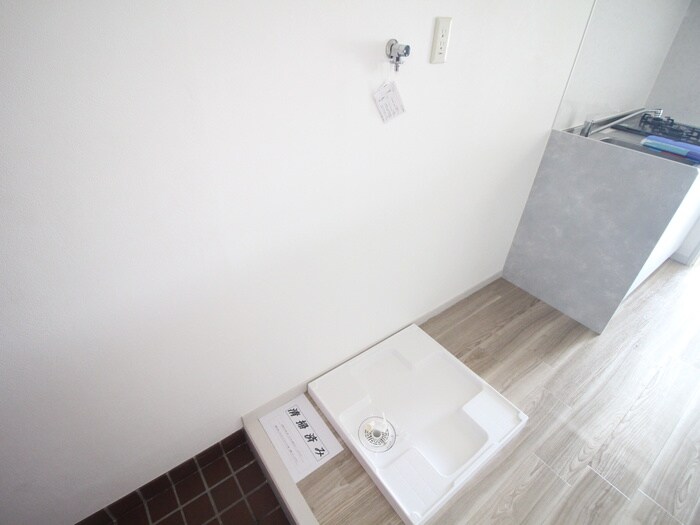 物件内観写真15　(洗濯機置場)