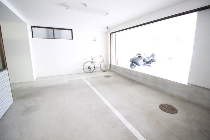 物件外観写真5　(駐輪場)