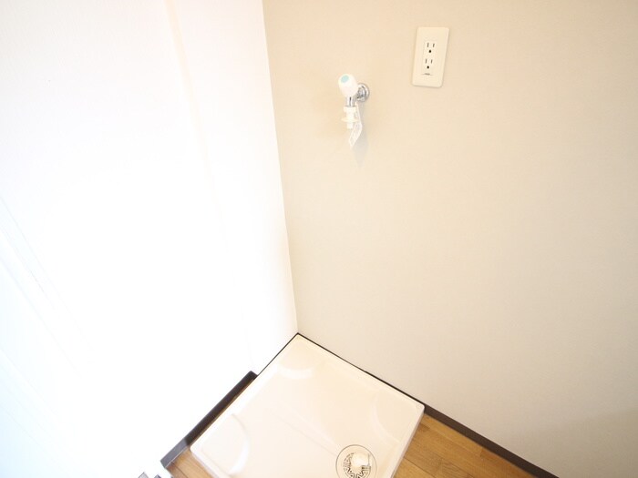 物件内観写真11　(洗濯機置場)