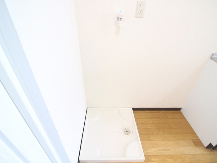 物件内観写真18　(洗濯機置場)