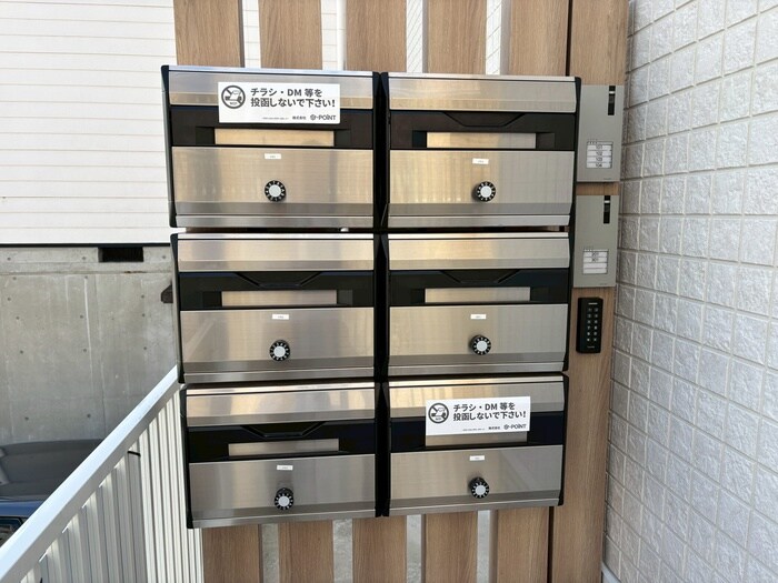 物件外観写真3　(エントランス部分)