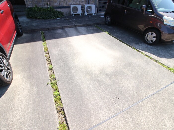 物件外観写真4　(駐車場)