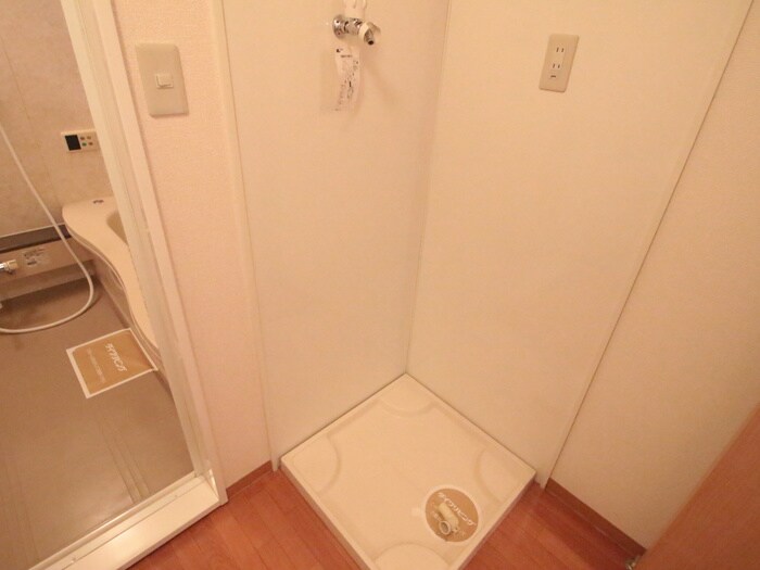 物件内観写真18　(洗濯機置場)