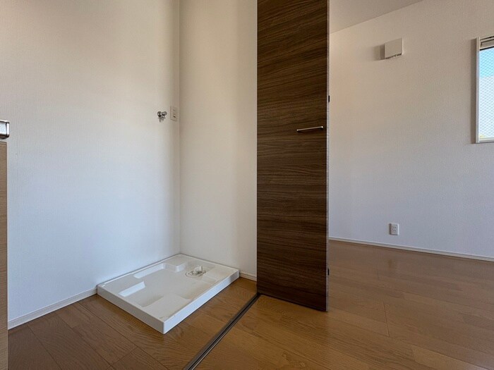 物件内観写真15　(洗濯機置場)