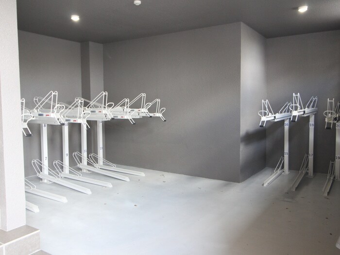 物件外観写真5　(駐輪場)