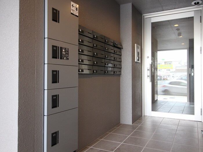 物件外観写真6　(エントランス部分)