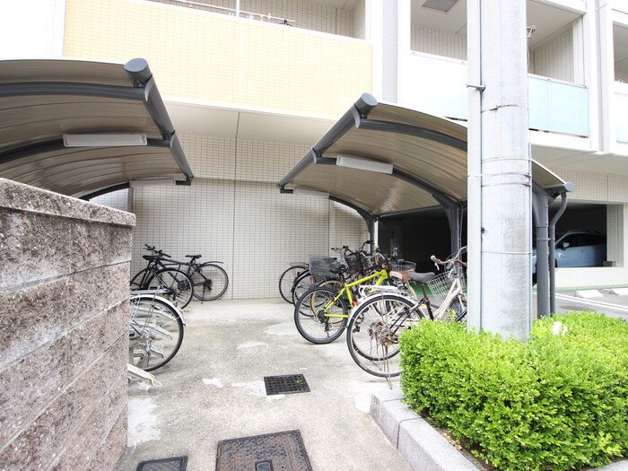 物件外観写真5　(駐輪場)