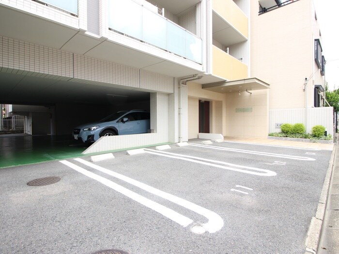 物件外観写真6　(駐車場)