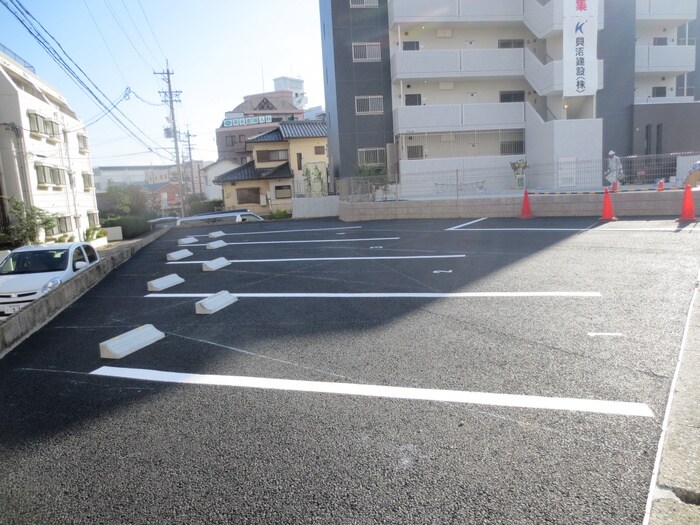 物件外観写真4　(駐車場)