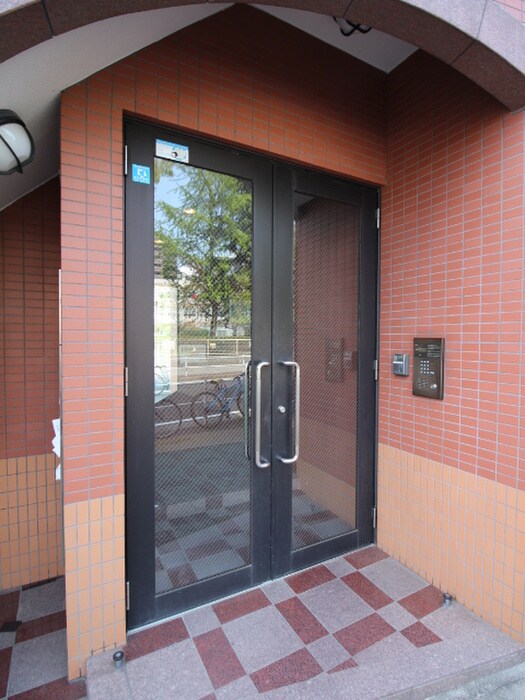 物件外観写真5　(エントランス部分)