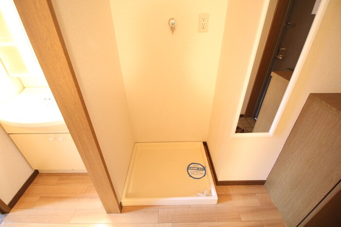 物件内観写真13　(洗濯機置場)