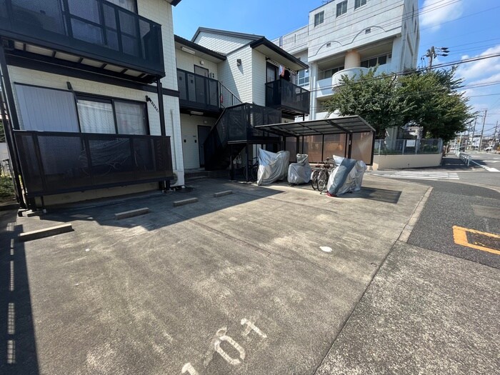 物件外観写真4　(駐車場)