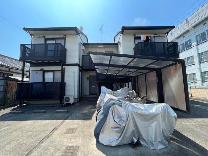 物件外観写真6　(バイク置き場)