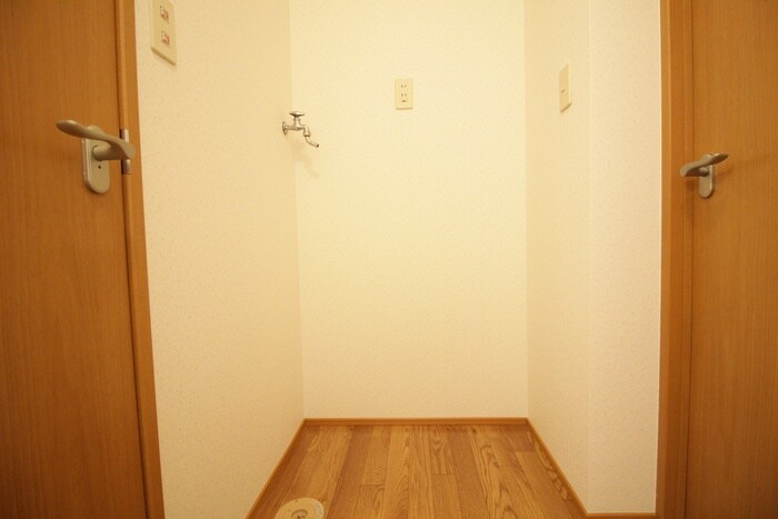 物件内観写真17　(洗濯機置場)