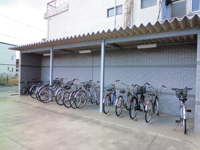物件外観写真4　(駐輪場)