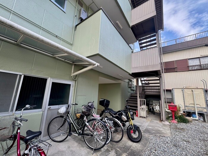 物件外観写真5　(駐輪場)