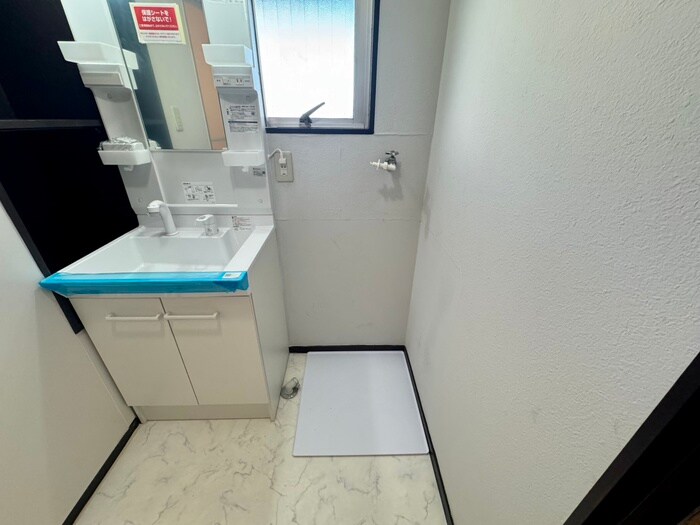 物件内観写真12　(洗濯機置場)