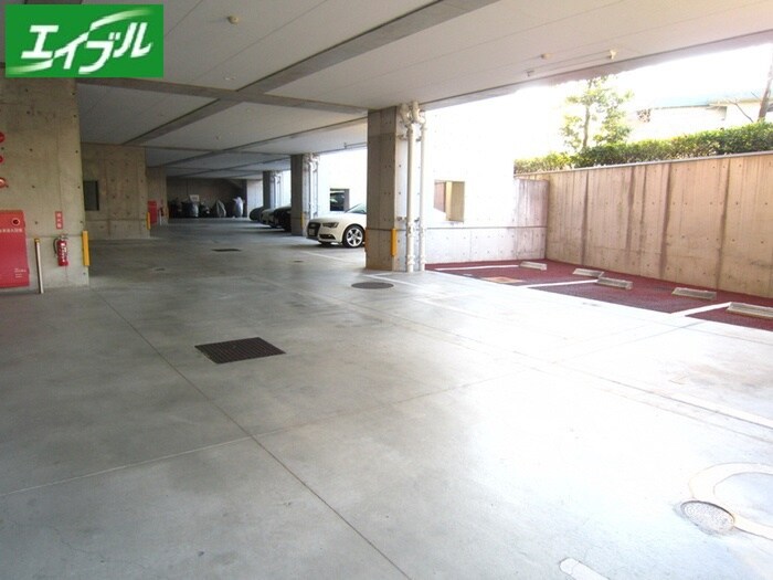 物件外観写真4　(駐車場)