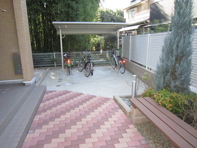 物件外観写真3　(駐輪場)