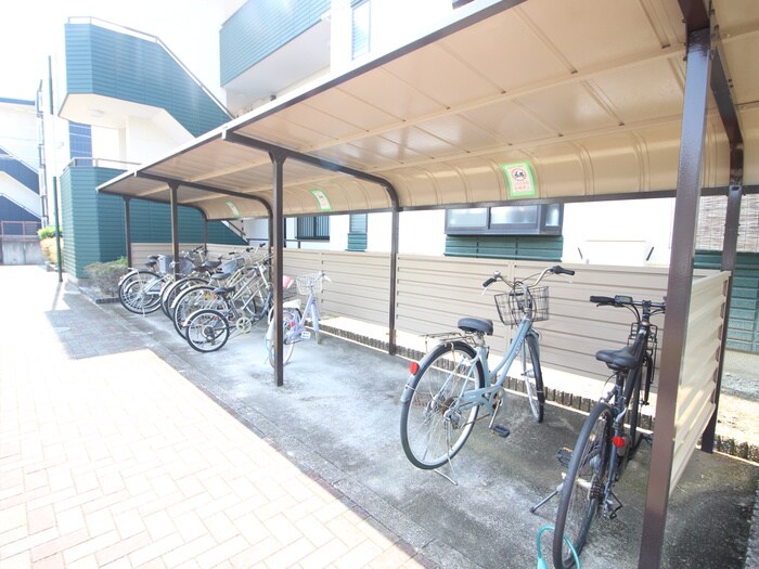 物件外観写真3　(駐輪場)