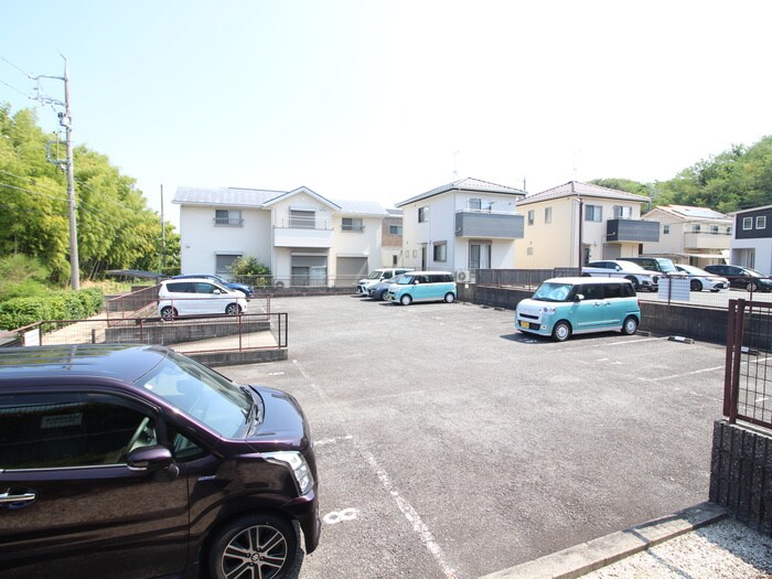 物件外観写真6　(駐車場)