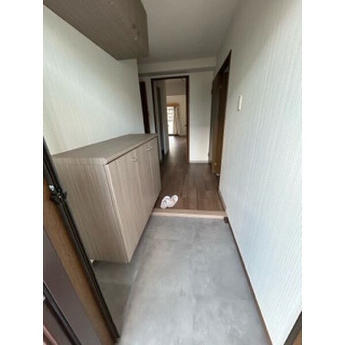 物件内観写真7　(玄関)