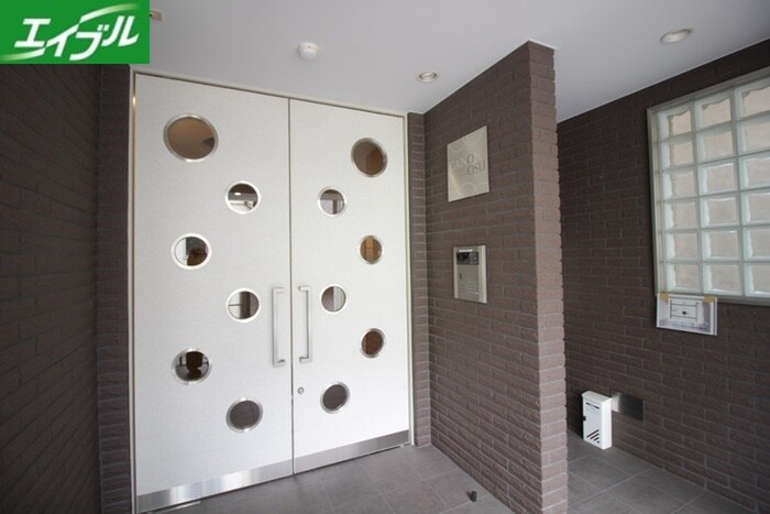 物件外観写真3　(エントランス部分)