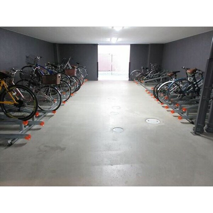 物件外観写真4　(駐輪場)