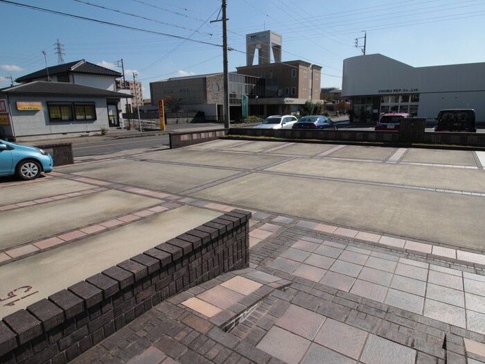 物件外観写真5　(駐車場)