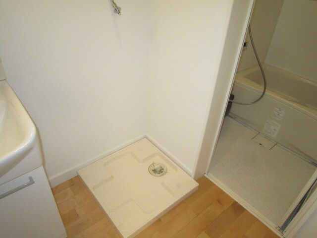 物件内観写真16　(洗濯機置場)