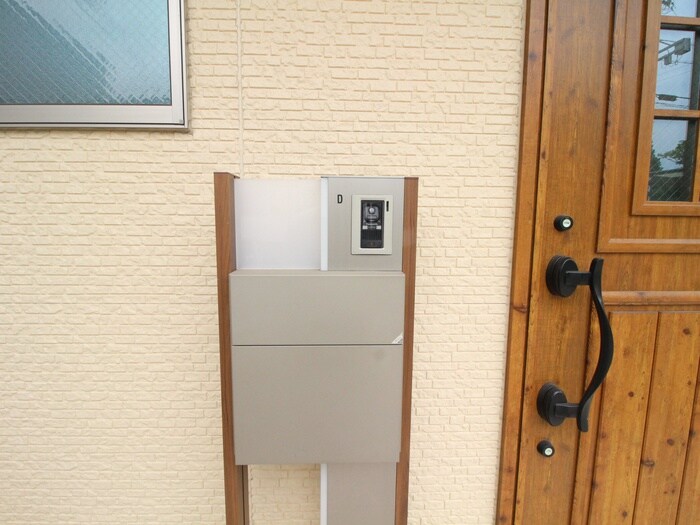 物件外観写真5　(エントランス部分)