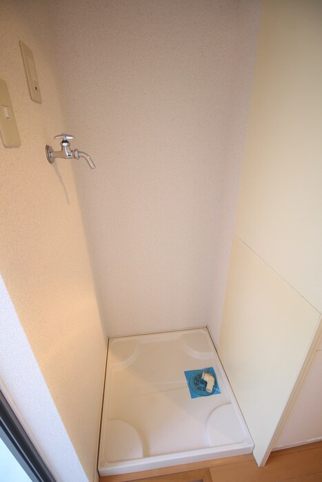 物件内観写真14　(洗濯機置場)