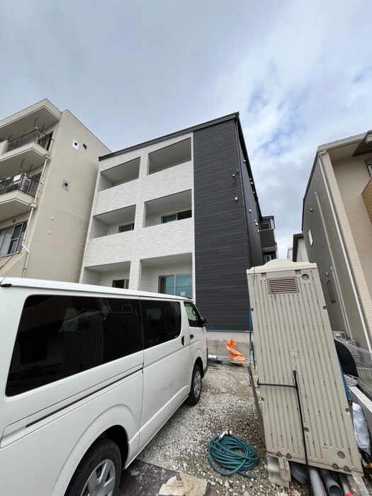 物件外観写真4　(建築中)