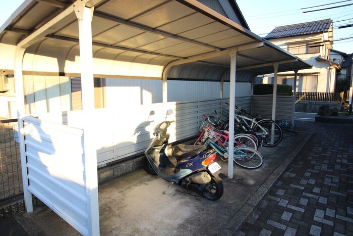 物件外観写真5　(駐輪場)