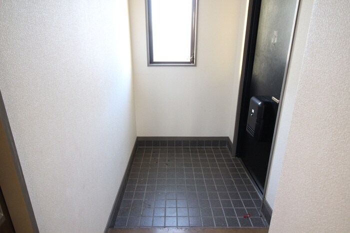 物件内観写真12　(玄関)