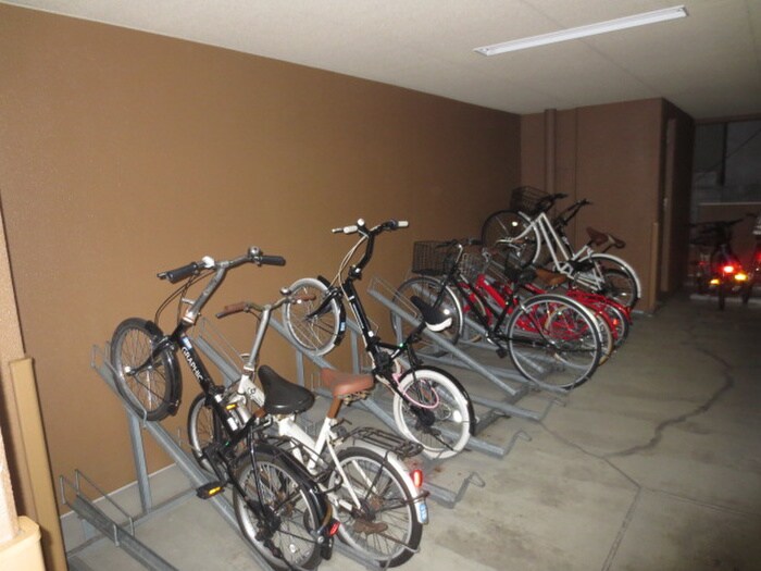 物件外観写真3　(駐輪場)