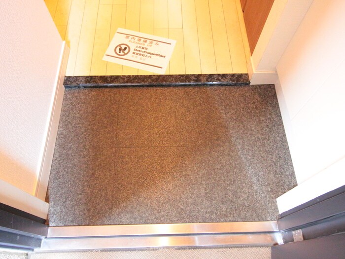 物件内観写真11　(玄関)