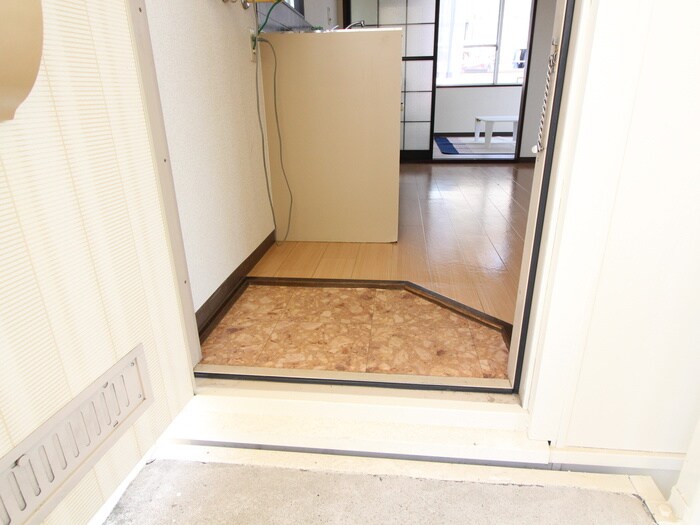 物件内観写真7　(玄関)