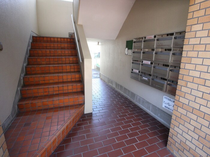 物件外観写真4　(エントランス部分)