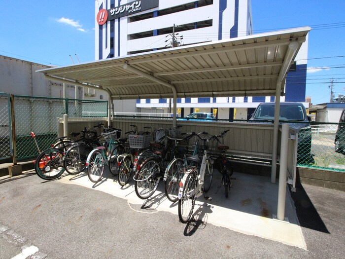 物件外観写真5　(駐輪場)