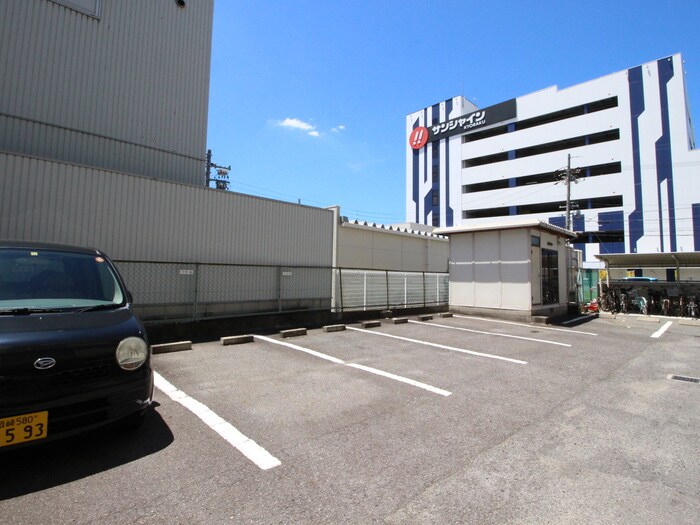 物件外観写真6　(駐車場)