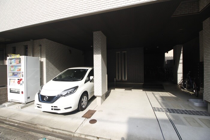 物件外観写真3　(駐車場)