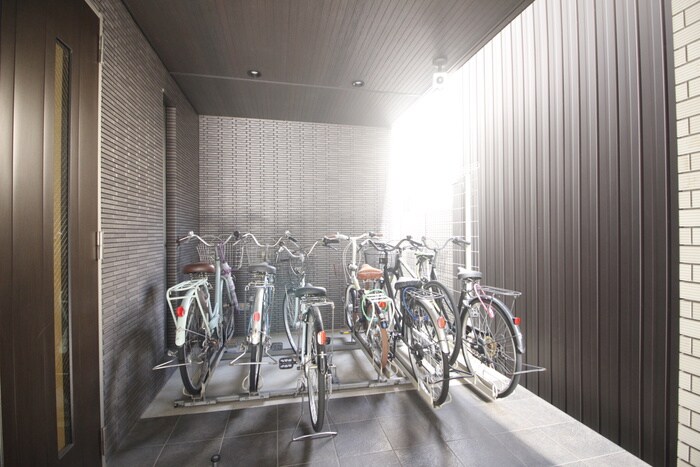 物件外観写真4　(駐輪場)